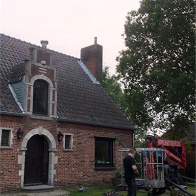 Er wordt een flexibel gemonteerd in de schouw